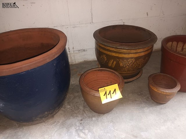 Lot 111 - bloempotten. 5 stuks - afbeelding 1 van  4