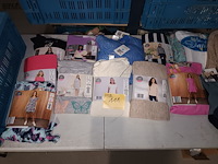 Lot 111 - dameskledij. 18 stuks - afbeelding 1 van  5