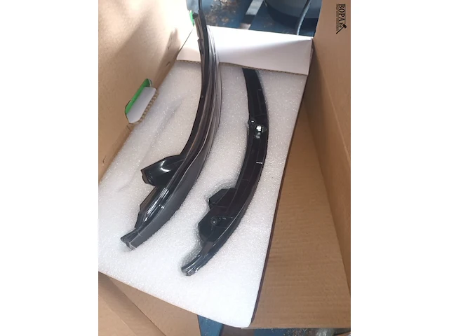 Lot 111 - diversen voor vrachtwagen - afbeelding 5 van  5