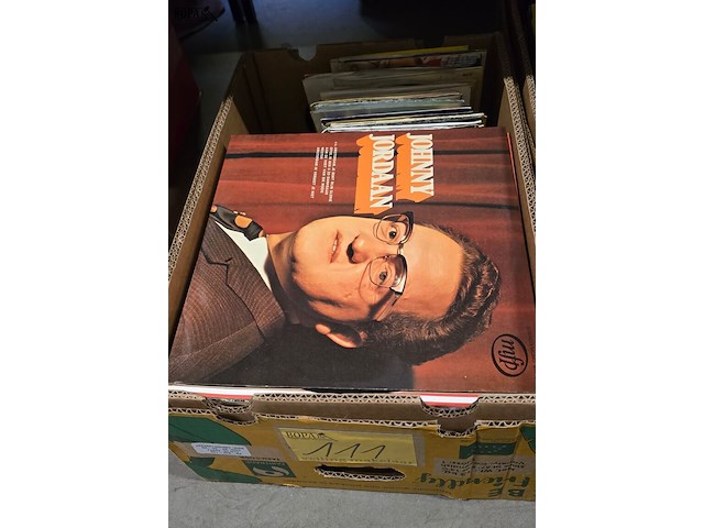 Lot 111 - doos lp's en singles - afbeelding 1 van  3