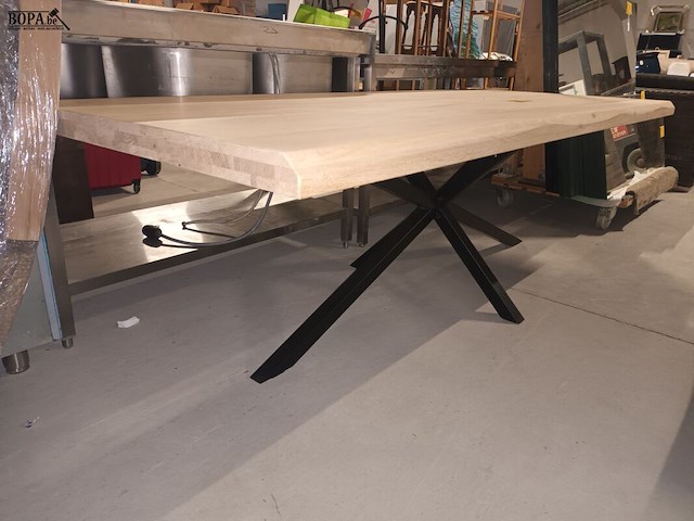 Lot 111 - eetkamer tafel - afbeelding 1 van  5