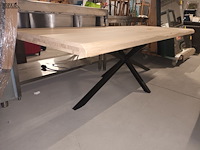 Lot 111 - eetkamer tafel - afbeelding 1 van  5