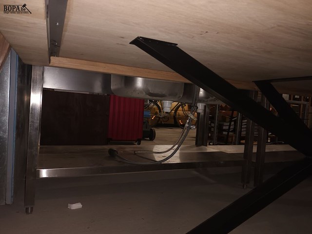 Lot 111 - eetkamer tafel - afbeelding 4 van  5