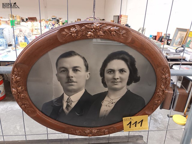 Lot 111 - fotokader ovaal - afbeelding 1 van  3