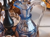 Lot 111 - kristallen kannetjes in houder - afbeelding 3 van  5