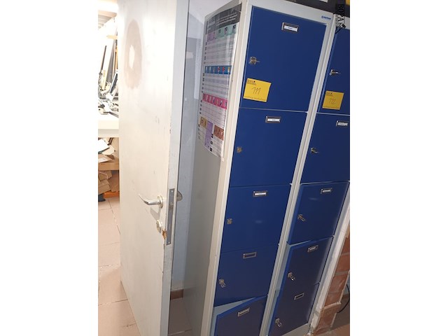 Lot 111 - lockerkast - afbeelding 1 van  4