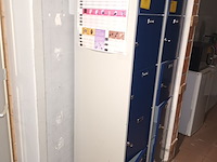 Lot 111 - lockerkast - afbeelding 2 van  4