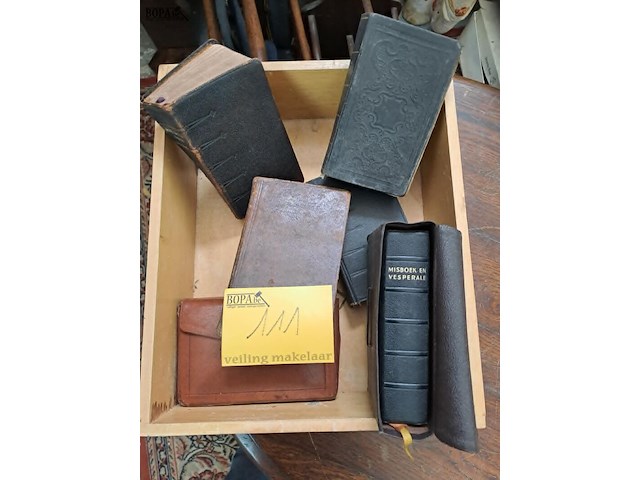 Lot 111 - lot antieken religieuse boeken - afbeelding 1 van  1