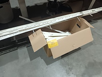 Lot 111 - rails en bankdragers - afbeelding 1 van  4