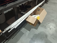 Lot 111 - rails en bankdragers - afbeelding 2 van  4