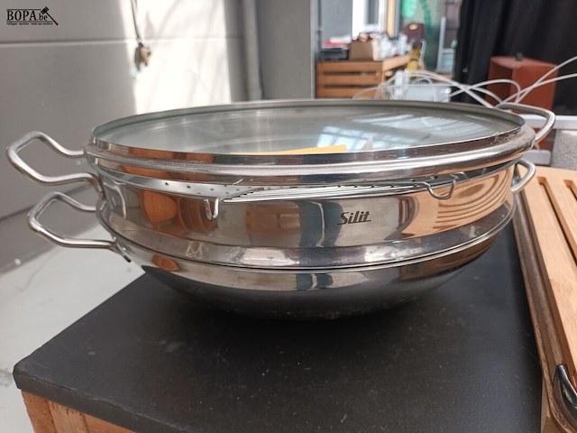 Lot 111 - rvs wok silit - afbeelding 2 van  3