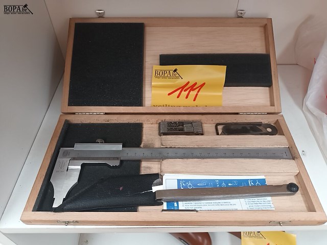 Lot 111 - schuifmaat - afbeelding 1 van  5