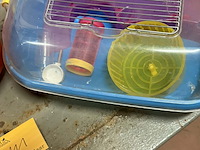 Lot 111 - transport van kleine huisdieren (cavia, hamster) en hamsterk - afbeelding 3 van  3