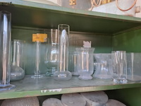 Lot 111 - vazen diverse vormen in glas - afbeelding 1 van  1