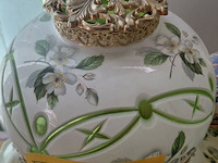 Lot 111 - vintage opaline koepeltafellamp - afbeelding 2 van  3