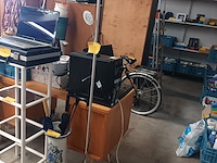 Lot 111 - vloerlamp - afbeelding 1 van  2