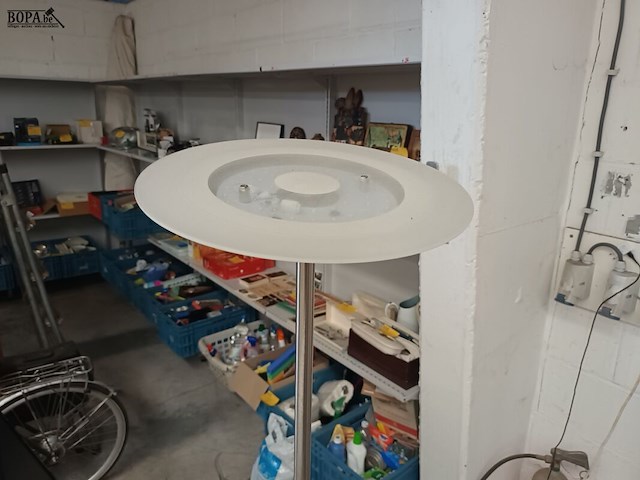 Lot 111 - vloerlamp - afbeelding 2 van  2