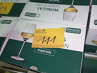 Lot 111 - wijnglas in doos. 8 dozen - afbeelding 1 van  2