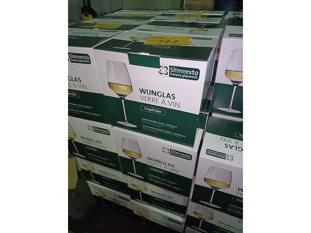 Lot 111 - wijnglas in doos. 8 dozen - afbeelding 2 van  2