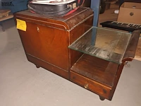 Lot 112 - art deco meubeltje