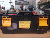 Lot 112 - curver materiaalkoffer met inhoud - afbeelding 1 van  3
