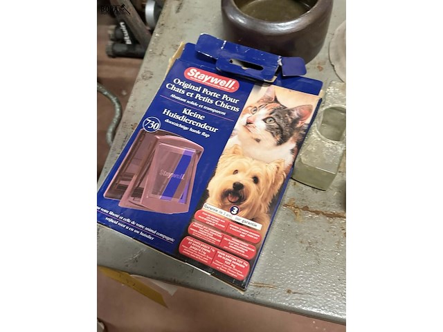 Lot 112 - diverse artikelen voor huisdieren: voederbakken hond - snuit - afbeelding 2 van  4