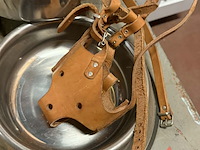 Lot 112 - diverse artikelen voor huisdieren: voederbakken hond - snuit - afbeelding 3 van  4