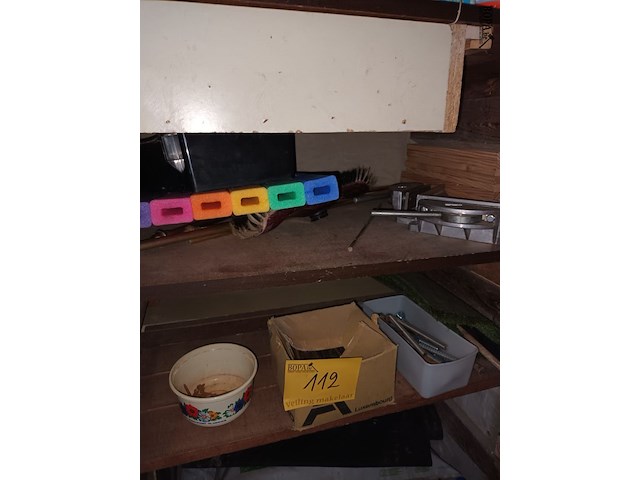 Lot 112 - diversen. inhoud kast - afbeelding 1 van  6