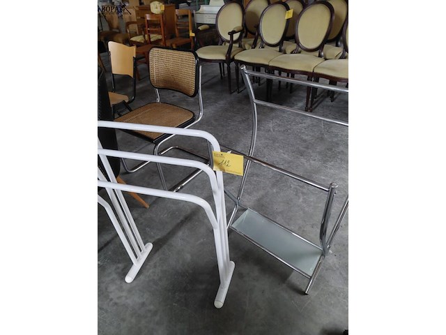 Lot 112 - duo handdoekrek - chroom en melkglas - afbeelding 2 van  4