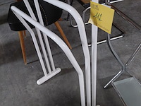 Lot 112 - duo handdoekrek - chroom en melkglas - afbeelding 3 van  4