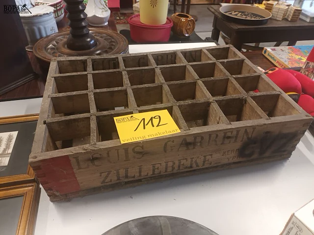 Lot 112 - houten flessenbak louis garrein zillebeke - afbeelding 1 van  2