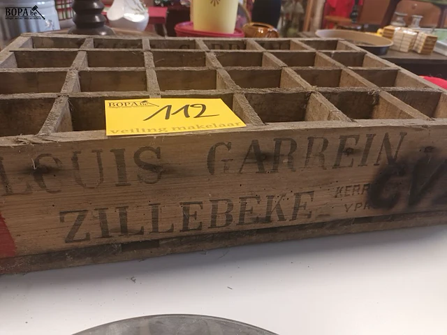 Lot 112 - houten flessenbak louis garrein zillebeke - afbeelding 2 van  2