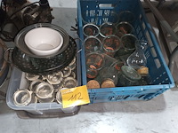 Lot 112 - inmaakpotten en schalen - afbeelding 1 van  4