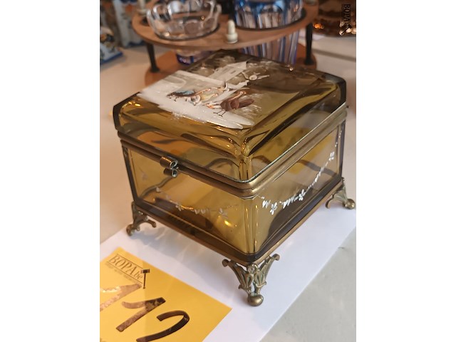 Lot 112 - juwelenkistje in glas - afbeelding 2 van  5