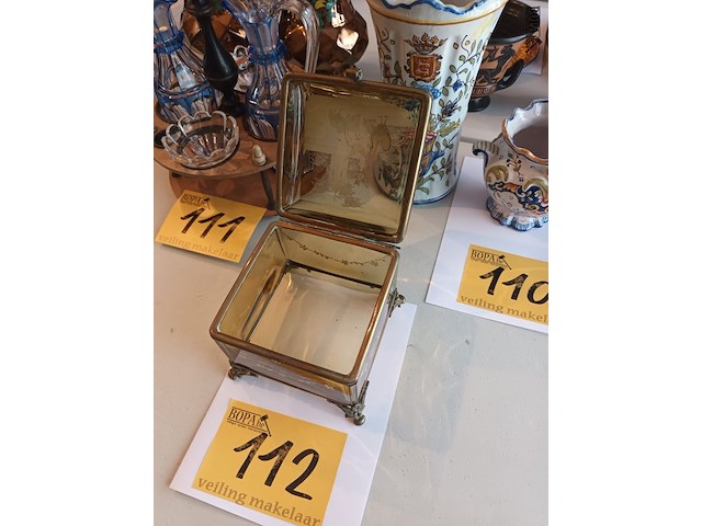 Lot 112 - juwelenkistje in glas - afbeelding 3 van  5