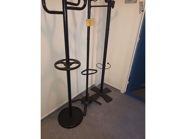 Lot 112 - kapstok. 3 stuks - afbeelding 2 van  2