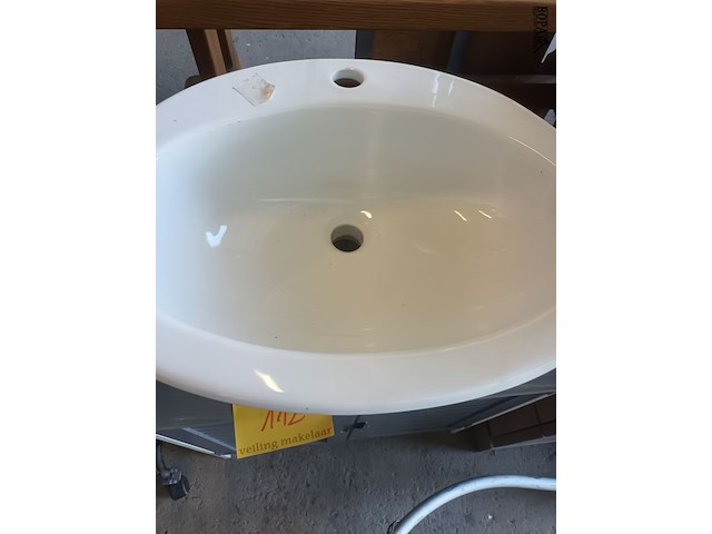 Lot 112 - lavabo meubel met lavabo - afbeelding 2 van  2