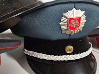 Lot 112 - litouwen 3 kepies - afbeelding 3 van  4