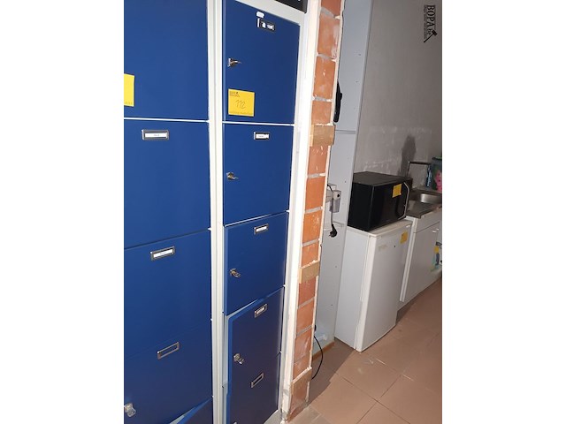 Lot 112 - lockerkast - afbeelding 1 van  2