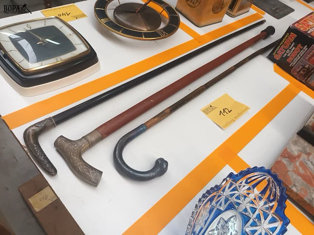 Lot 112 - lot wandelstokken. 3 stuks - afbeelding 1 van  3