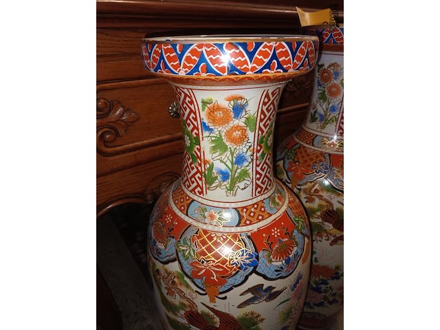 Lot 112 - oosterse vazen xl. 3 stuks - afbeelding 3 van  6