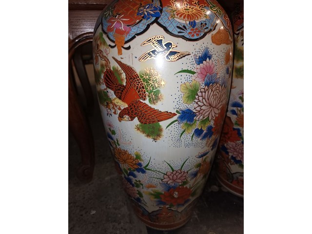 Lot 112 - oosterse vazen xl. 3 stuks - afbeelding 4 van  6