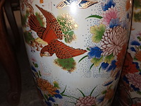 Lot 112 - oosterse vazen xl. 3 stuks - afbeelding 4 van  6