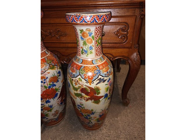 Lot 112 - oosterse vazen xl. 3 stuks - afbeelding 5 van  6