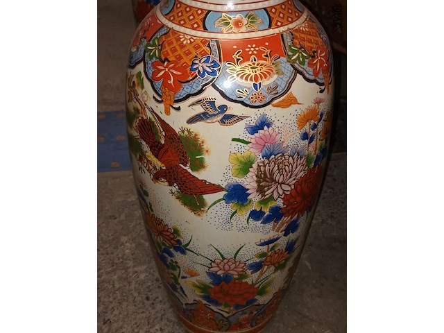 Lot 112 - oosterse vazen xl. 3 stuks - afbeelding 6 van  6