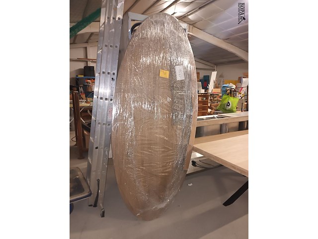 Lot 112 - ovalen tafelblad - afbeelding 1 van  4