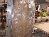 Lot 112 - ovalen tafelblad - afbeelding 1 van  4