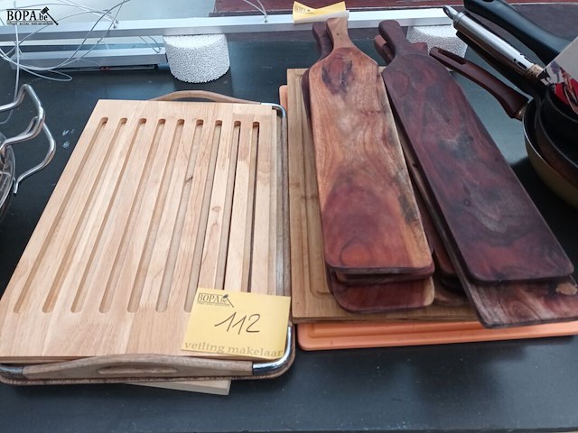 Lot 112 - snijplanken en serveerplanken. 15 stuks - afbeelding 1 van  5
