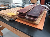 Lot 112 - snijplanken en serveerplanken. 15 stuks - afbeelding 5 van  5