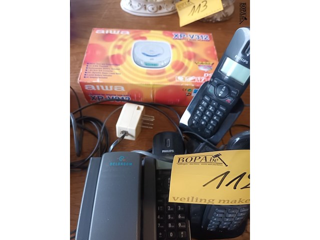Lot 112 - telefonie en cd player. 6 stuks - afbeelding 2 van  3
